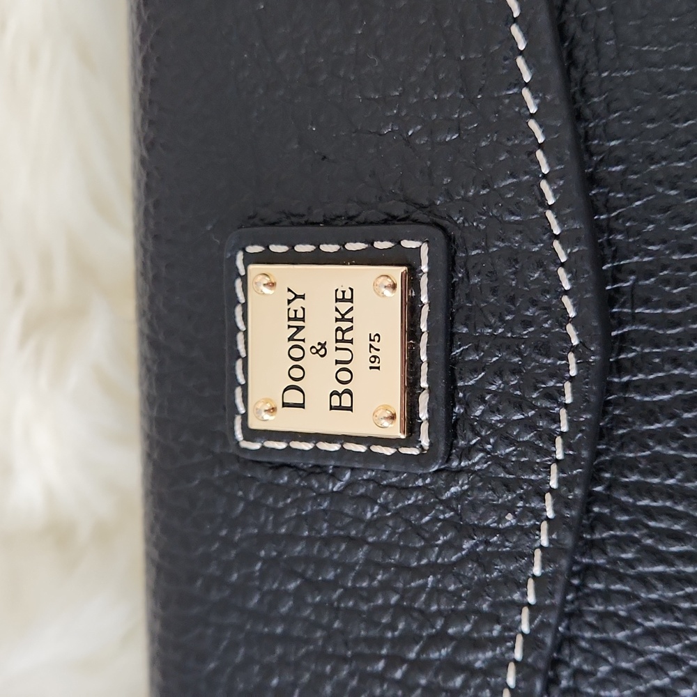 Gorgeous NWT Dooney & Bourke Black Pebbled Leather Envelope Clutch Wallet ๐ค๐๐ - Picture 3 of 13